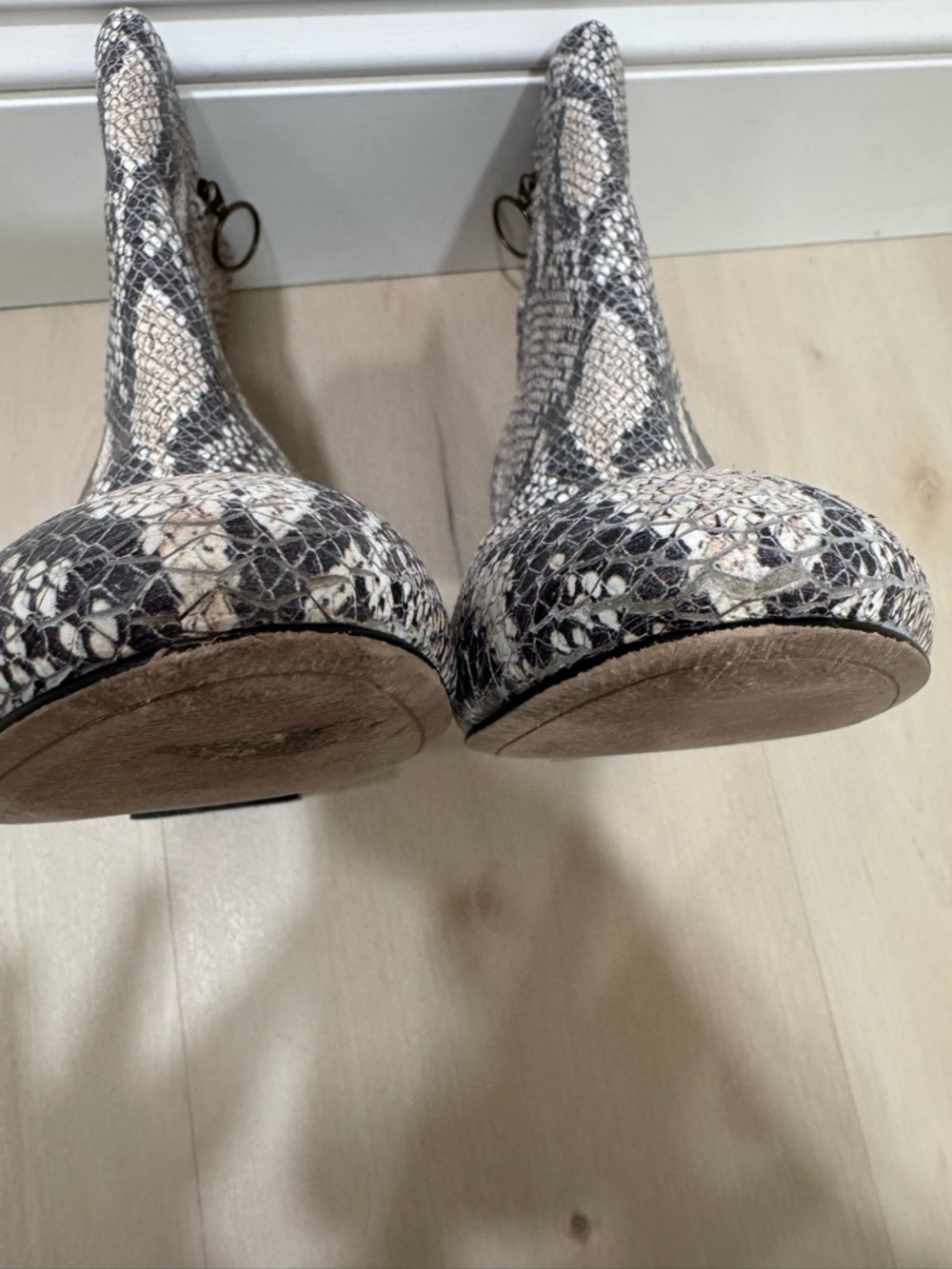 Able Women’s 8 Celina Snakeskin Ankle Boot Block Heel - Picture 13 of 16